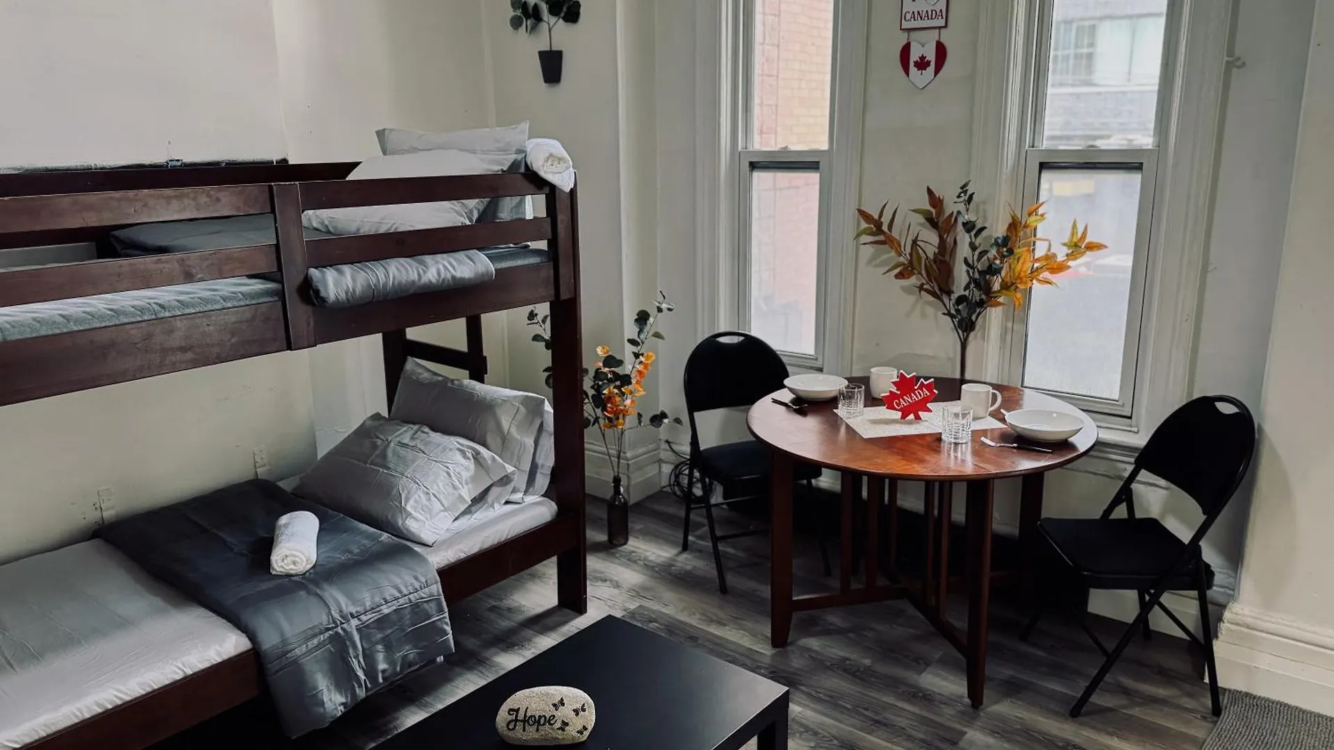 King St West And Spadina Ave, Downtown, Toronto Apartment Homestay